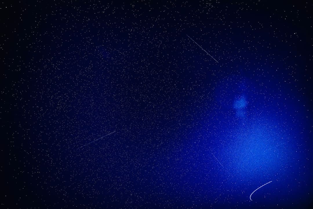 https://j.rednet.cn/images/qr-shike1.png